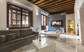 tuGuest Elvira Suites